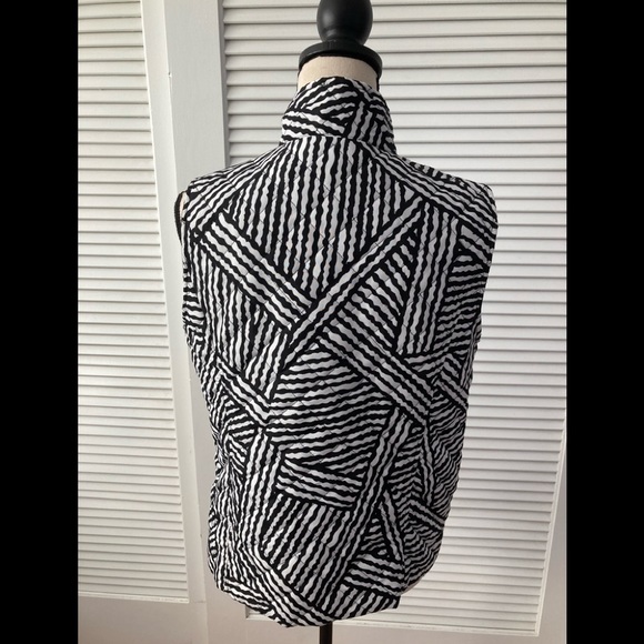 ALIA Petite zippered vest - Picture 2 of 3